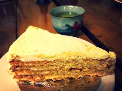 กาโต้เค้ก-เค้กครีมเนยแป้งบางกรอบสลับชั้นกับเม็ดมะม่วงหอมมัน ที่ ร้านอาหาร Panettone กาโต้เค้ก-เค้กครีมเนยแป้งบางกรอบสลับชั้นกับเม็ดมะม่วงหอมมัน ที่ ร้านอาหาร Panettone