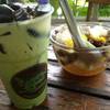 ชาเขียว เฉาก๊วย เฉาก๊วยรวมมิตร ที่ ร้านอาหาร ริมทางเฉาก๊วย