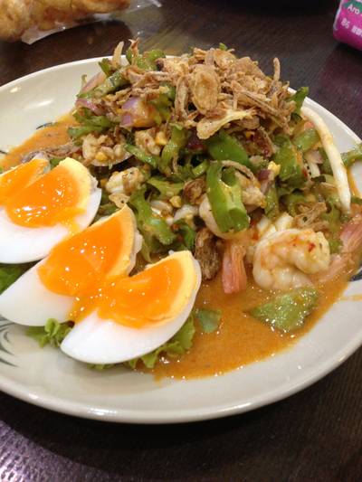 ยำถั่วพลู ที่ ร้านอาหาร ร้านก๋วยเตี๋ยวไข่ย้อนยุค เซ็นทรัลทาวน์ รัตนาธิเบศร์ ยำถั่วพลู ที่ ร้านอาหาร ร้านก๋วยเตี๋ยวไข่ย้อนยุค เซ็นทรัลทาวน์ รัตนาธิเบศร์