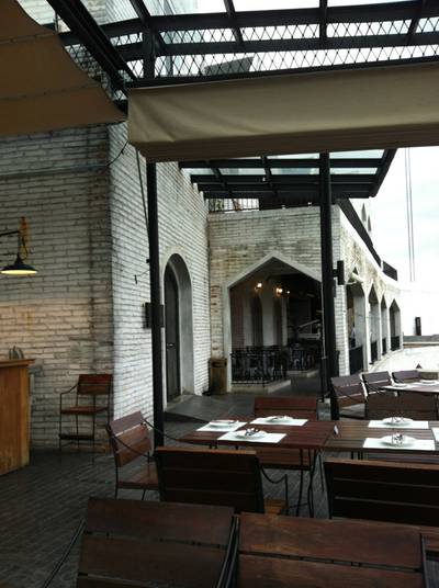 ไปวันธรรมดา คนไม่เยอะมาก ได้รับบริการที่ดี อาหารได้เร็ว ที่ ร้านอาหาร The Smoke House