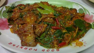 ผัดพริกแกงหมูกรอบ ที่ ร้านอาหาร ข้าวต้มเจ้ไก่ ผัดพริกแกงหมูกรอบ ที่ ร้านอาหาร ข้าวต้มเจ้ไก่