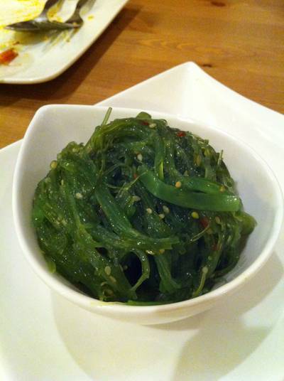 ยำสาหร่าย ที่ ร้านอาหาร ร้านกล้วยน้ำว้า สามกอง ยำสาหร่าย ที่ ร้านอาหาร ร้านกล้วยน้ำว้า สามกอง