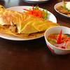 ขนมเบื้องญวนต้นตำรับ ราดน้ำจิ้มออกรสหวานๆ อร่อยดี ที่ ร้านอาหาร ไซ่ง่อน ริมไทร