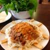 ขนมจีนเครื่องหมูย่าง ที่ ร้านอาหาร ไซ่ง่อน ริมไทร