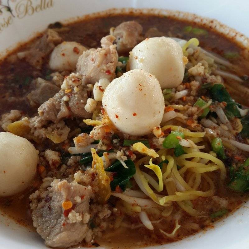 หมี่เหลืองกระดูกอ่อน M10 (40 บาท) ที่ ร้านอาหาร ก๋วยเตี๋ยวดู๋ดี๋ เจ๊อุ๊