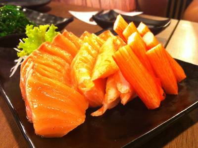 แซลมอนสดๆ จิ้มวาซาบิ จี๊ดเลย ที่ ร้านอาหาร TanTan Izakaya Buffet Esplanade Ratchada แซลมอนสดๆ จิ้มวาซาบิ จี๊ดเลย ที่ ร้านอาหาร TanTan Izakaya Buffet Esplanade Ratchada