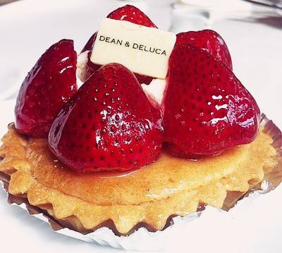 strawberry tart อร่อย ฟิน หวานฉ่ำที่สุด.. ที่ ร้านอาหาร Dean & Deluca ช่องนนทรี strawberry tart อร่อย ฟิน หวานฉ่ำที่สุด.. ที่ ร้านอาหาร Dean & Deluca ช่องนนทรี