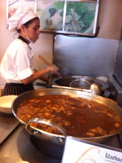 เนื้อตุ๋น ขายดิบขายดี ที่ ร้านอาหาร โป่วเทียมเฮงก๋วยเตี๋ยวเนื้อตุ๋น
