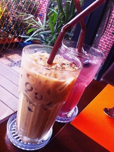 คาปูชิโน่ เข้มข้น ที่ ร้านอาหาร Fillmore St. Eatery & Drinks คาปูชิโน่ เข้มข้น ที่ ร้านอาหาร Fillmore St. Eatery & Drinks