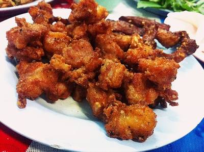 เอ็นข้อไก่ทอด รสอร่อย ที่ ร้านอาหาร ร้านส้มตำ (ซอยสุขุมวิท 24/1) เอ็นข้อไก่ทอด รสอร่อย ที่ ร้านอาหาร ร้านส้มตำ (ซอยสุขุมวิท 24/1)