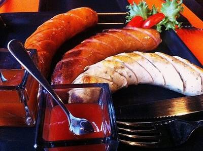 ไส้กรอกรวม กรุบๆ ที่ ร้านอาหาร Fillmore St. Eatery & Drinks ไส้กรอกรวม กรุบๆ ที่ ร้านอาหาร Fillmore St. Eatery & Drinks