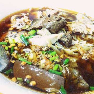 บะหมี่ เป็ด เส้นเหนียวนุ่ม เป็ด และน้ำซุปอร่อย ที่ ร้านอาหาร ก๋วยเตี๋ยวเป็ด บะหมี่ เป็ด เส้นเหนียวนุ่ม เป็ด และน้ำซุปอร่อย ที่ ร้านอาหาร ก๋วยเตี๋ยวเป็ด