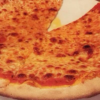 ชีสเยิ้มมมม แป้งบางกรอบ ฟิน ที่ ร้านอาหาร Sala Rossa ชีสเยิ้มมมม แป้งบางกรอบ ฟิน ที่ ร้านอาหาร Sala Rossa