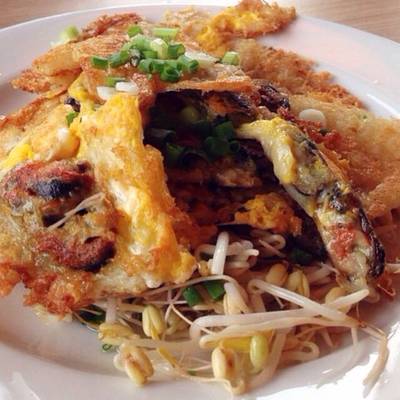 หอยทอด กรอบๆ ที่ ร้านอาหาร ก๋วยเตี๋ยวไก่แม่ศรีเรือน หอยทอด กรอบๆ ที่ ร้านอาหาร ก๋วยเตี๋ยวไก่แม่ศรีเรือน