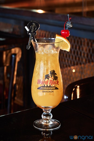 แฮงเอ้าท์สุดชิล สไตล์ร็อกเกอร์ ครบทั้งดนตรีและรสชาติที่ Hard Rock Cafe กรุงเทพฯ